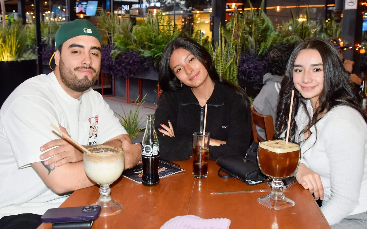 Bruno Valles, Diana Ortiz y Carolina Ayala