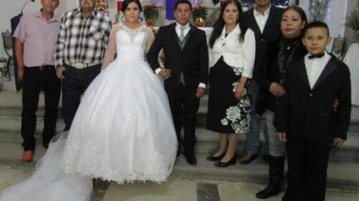 Presente la familia de la novia Lourdes Berenice Morquecho González