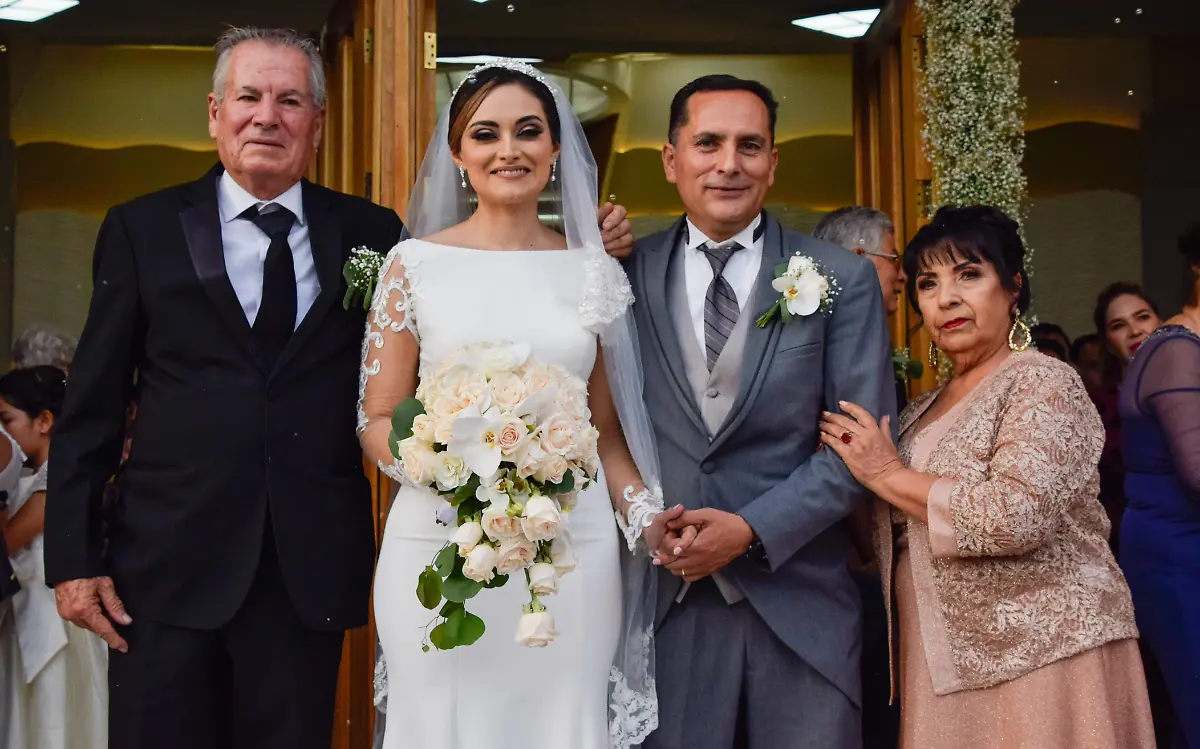 Los papás del novio los felicitaron