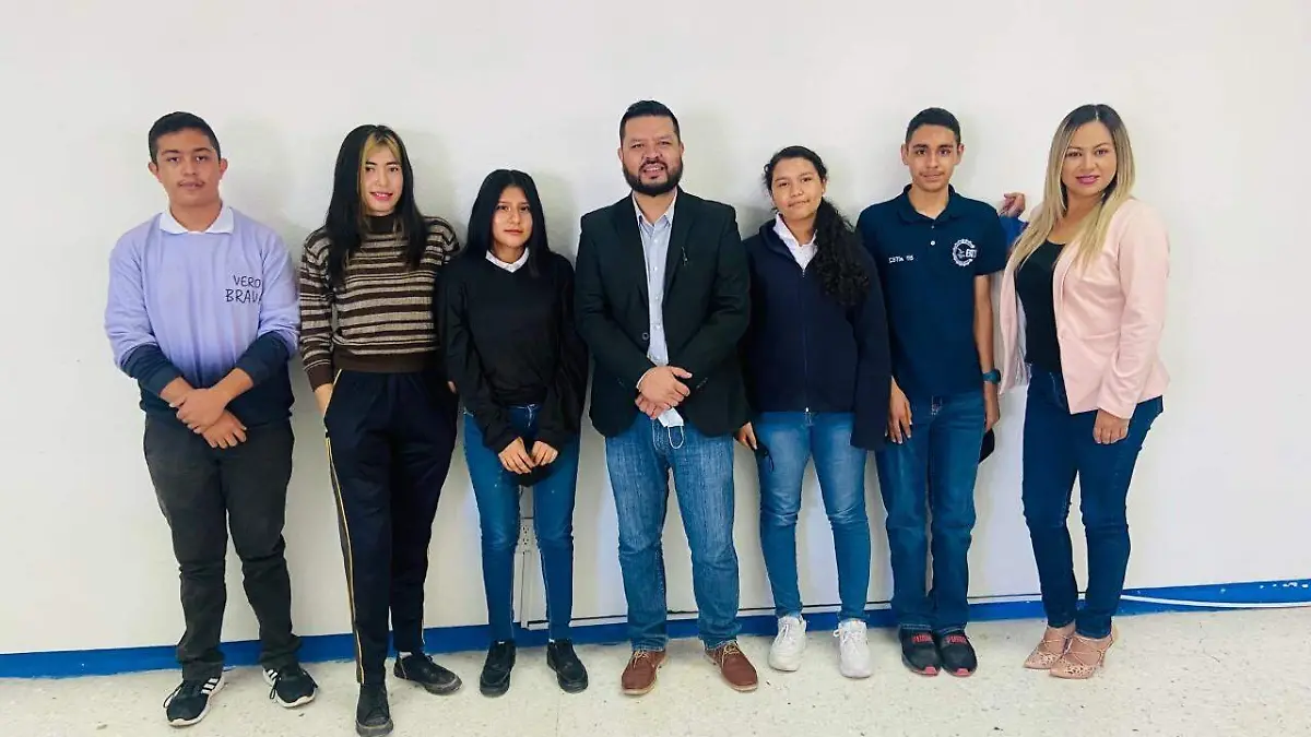 Primeros lugares en concurso de fotografía, pintura y dibujo artístico del cbtis 115