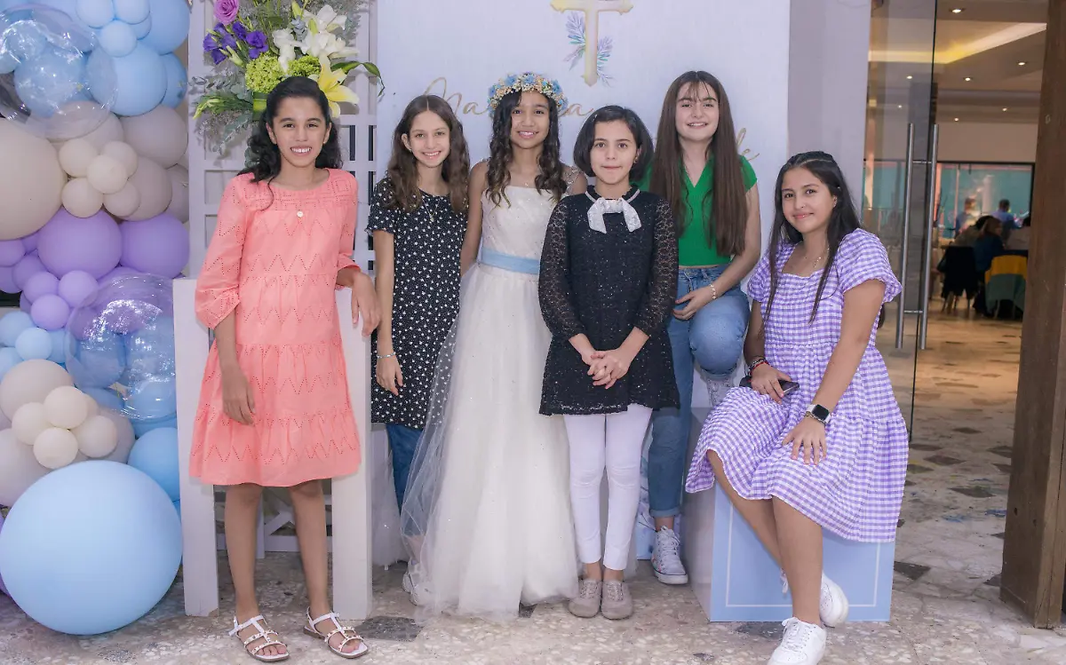 Primera comunión de las primas Mariana y Matilde