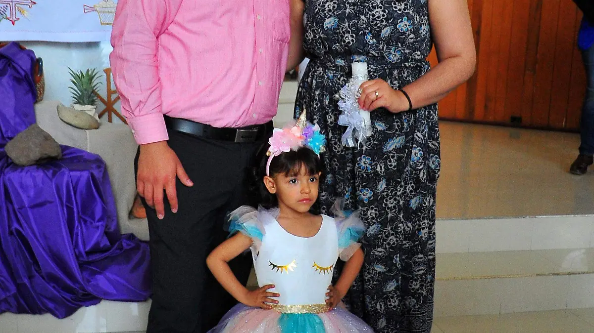 Juan Carlos García Rodríguez y Liliana Elizabeth Flores Vázquez, padrinos de Alexa