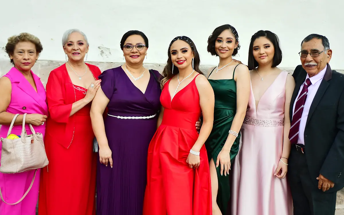 Se gradúa Jaqueline García Soto