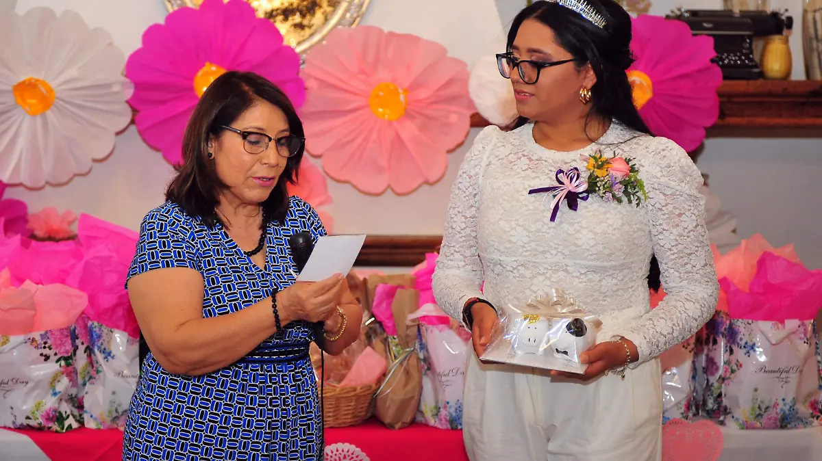 Celebra Dora Isela Rodríguez su despedida de soltera