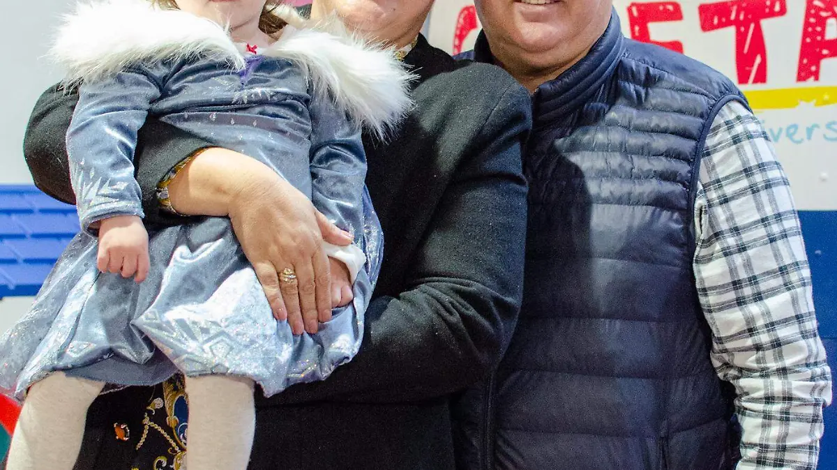 Señora Koryna Flores y don Rubén Sánchez, abuelitos de la dulce Elieth