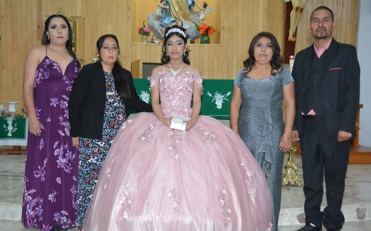 Cumplió sus xv años Yucelmi Flores Rodríguez