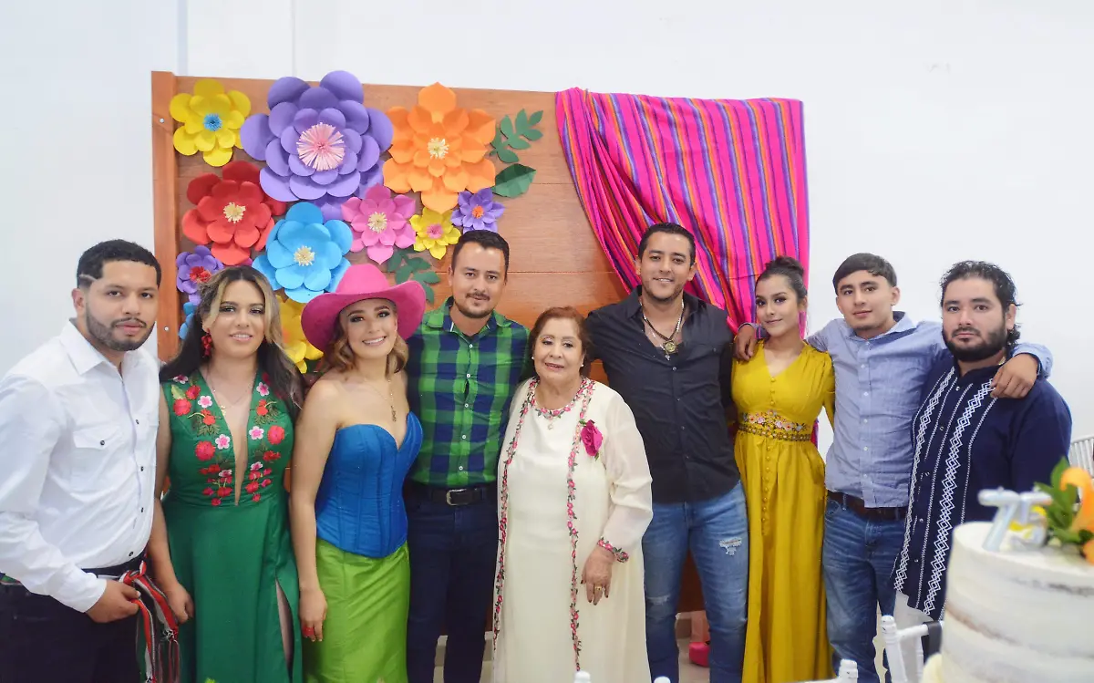 Celebró la señora Camelia Solís Martínez su cumpleaños 75