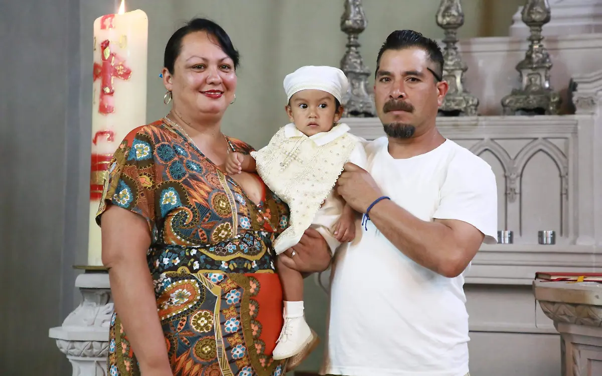 Recibe el primer sacramento Liam Emir