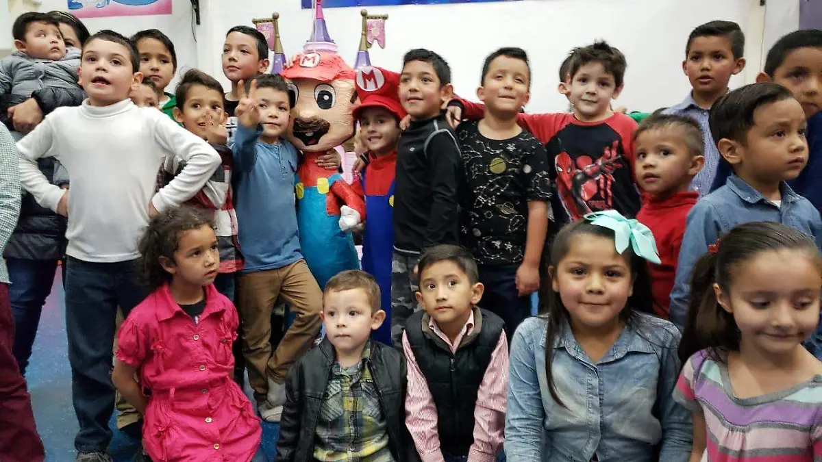 SUS AMIGOS 3-C COLOR