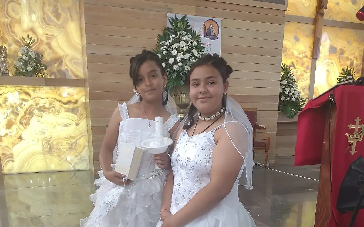 Danna Patricia Arrieta y Valeria Morales recibieron la primera comunión