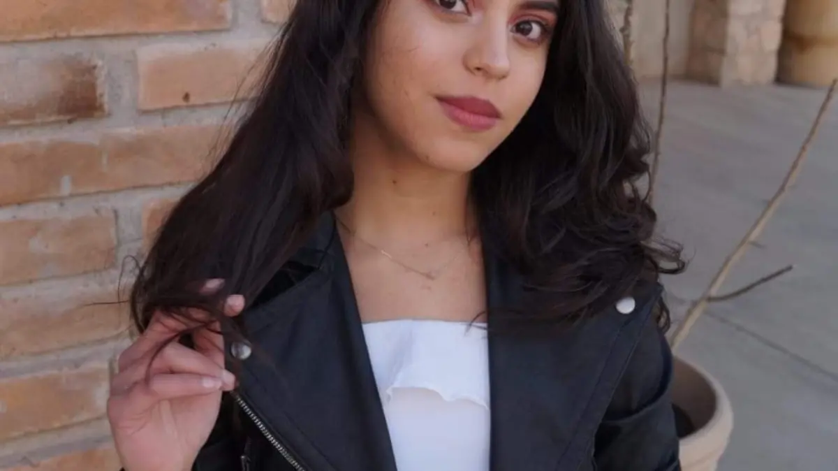 LA HERMOSA CRYSTAL SOTO SALAS...