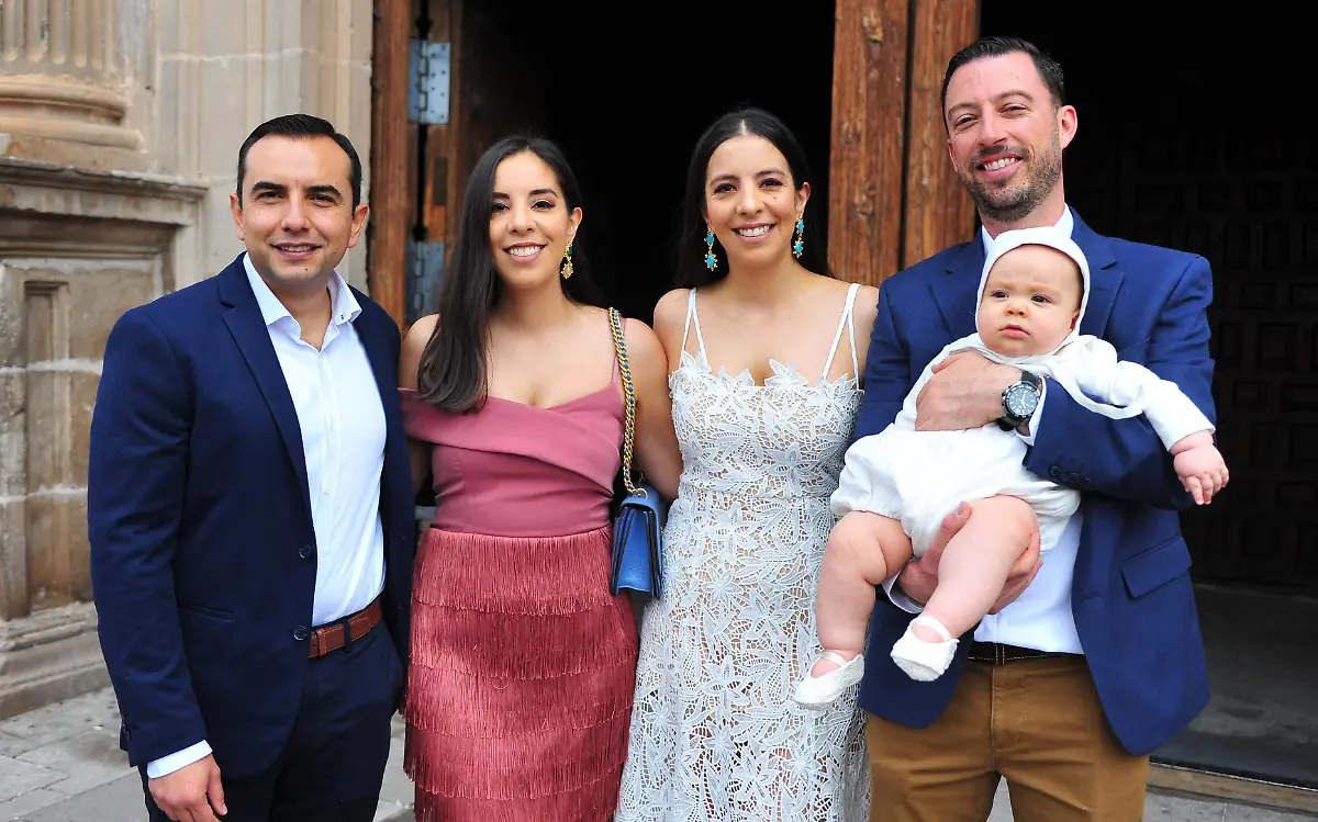 Recibe el bautizo Guillermo Nava Mendía