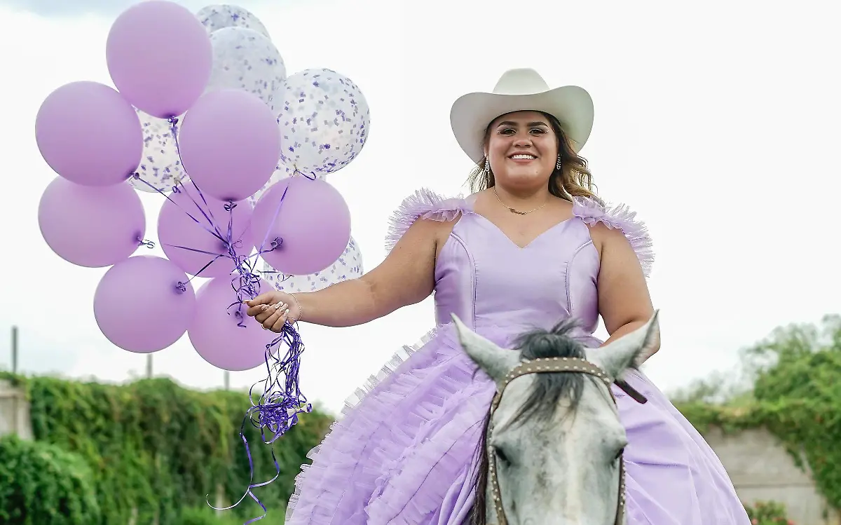 Celebró sus xv años de vida Verónica Paola