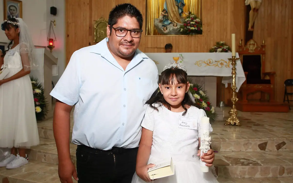 Recibió la sagrada Eucaristía Arely Esmeralda