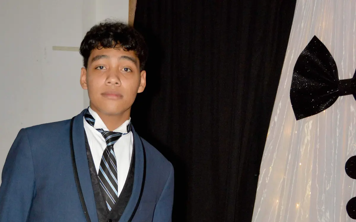 Chris Asael celebra sus XV años