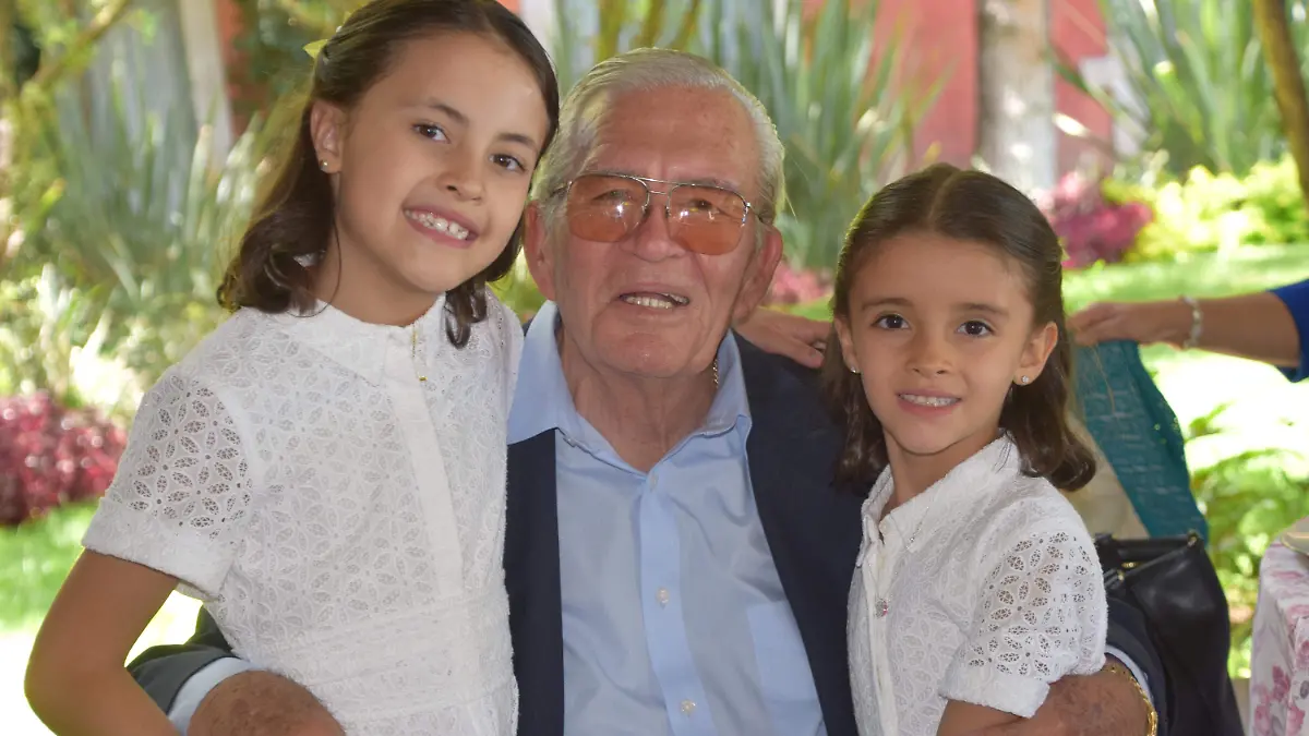 SU ABUELITO 4-C COLOR