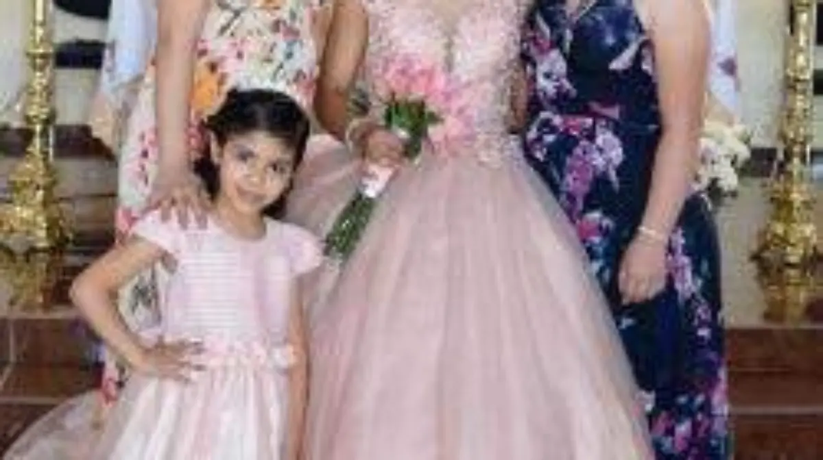 Hermanas de la cumpleañera.