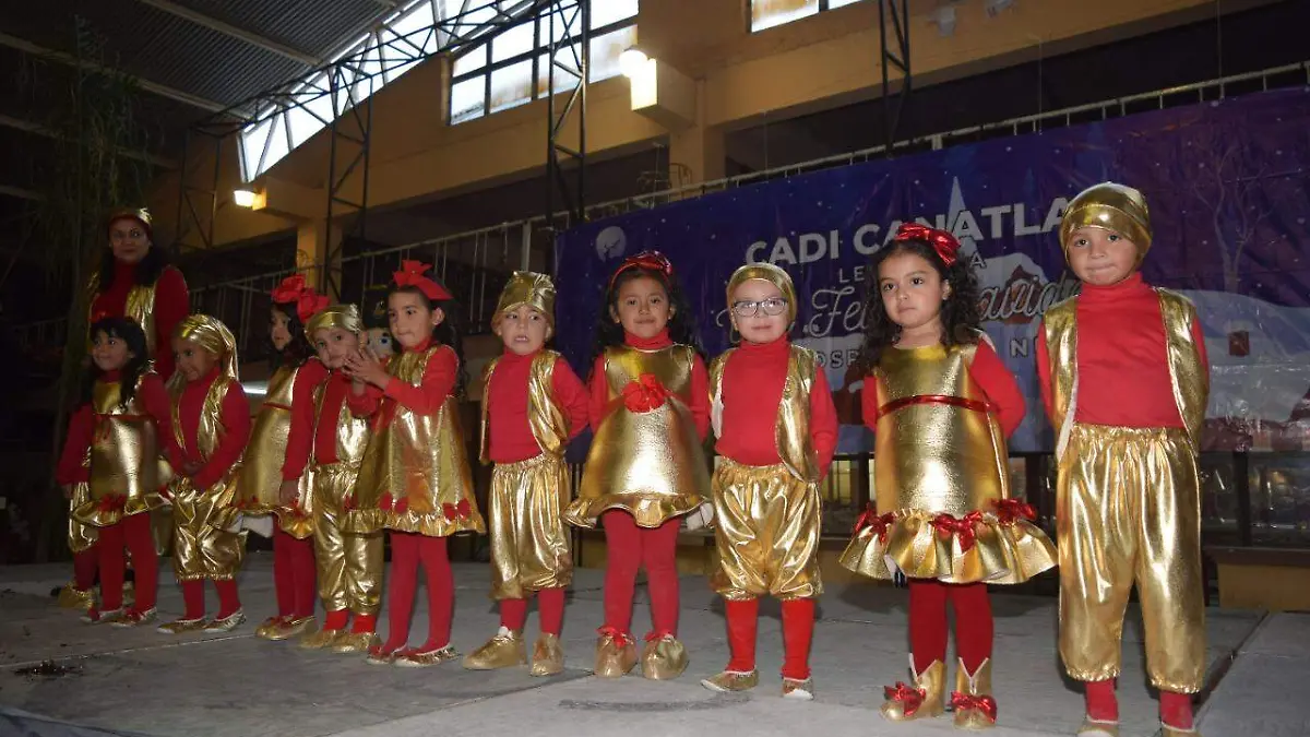 Escuelas realizan su posada navideña en Canatlán 