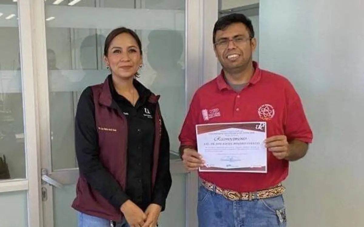 Capacitación de Química Analítica dirigida por el investigador José Rafael Minjares Fuentes