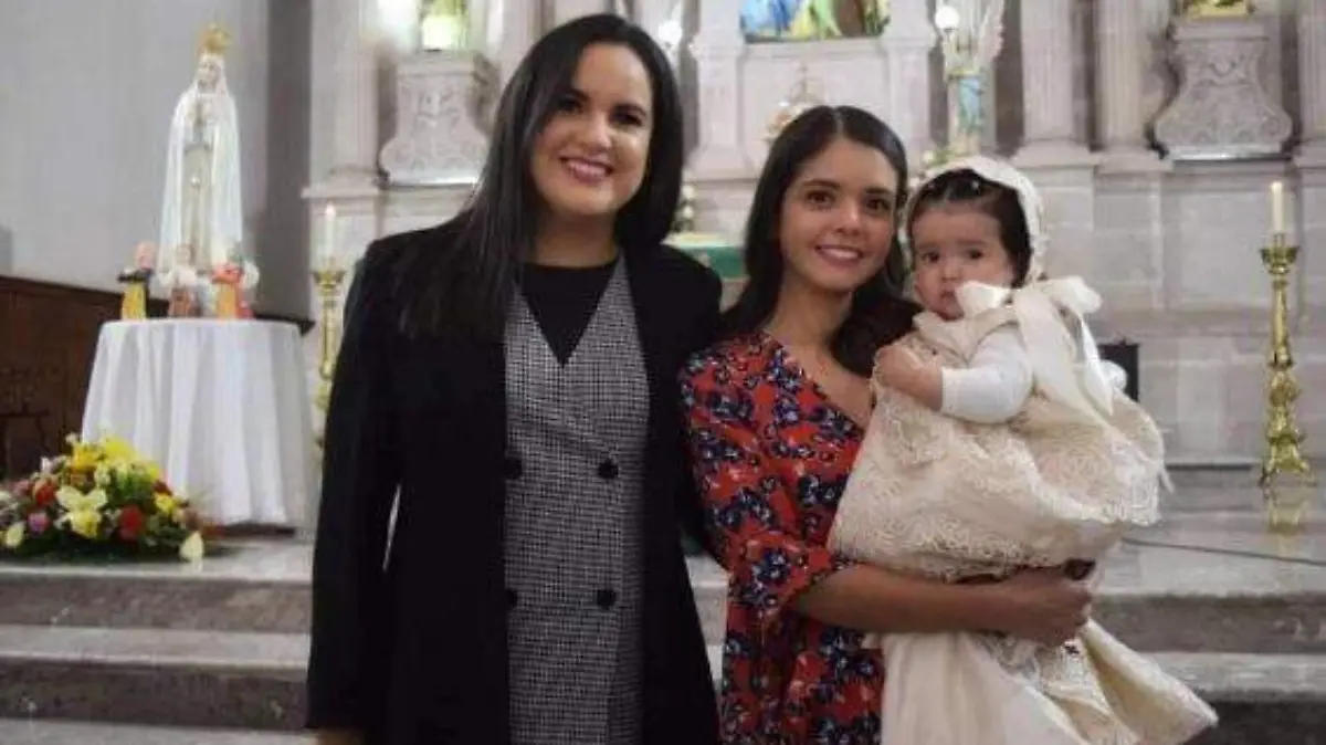 Anya Victoria recibió las aguas bautismales