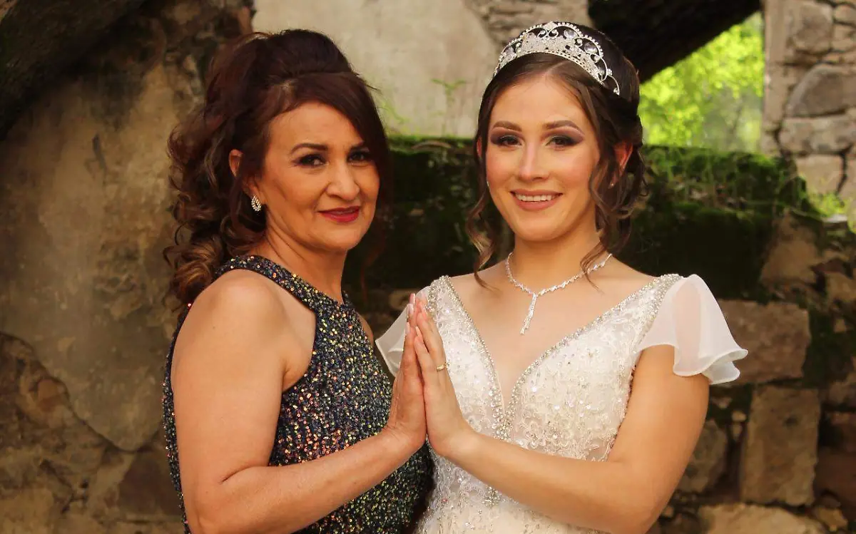 Mayela Mena Castañeda, mamá de la novia