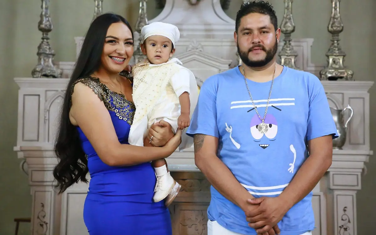 Recibe el primer sacramento Liam Emir