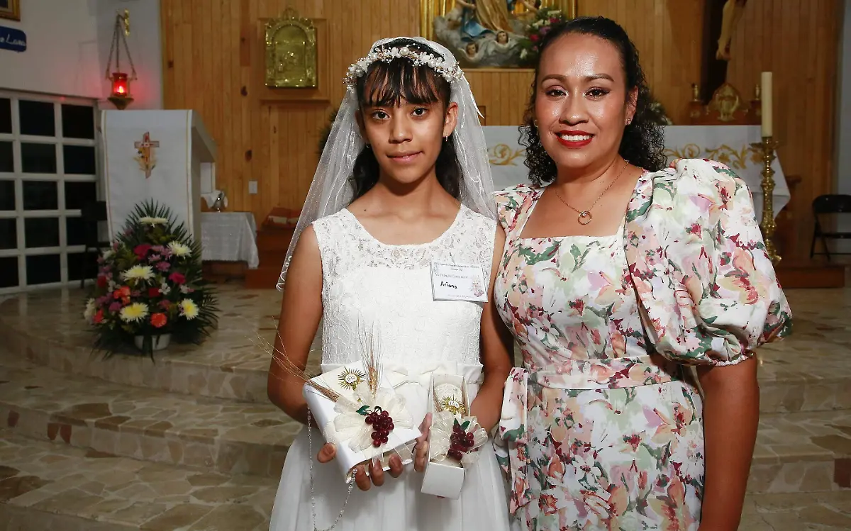 Realizó su primera comunión Ariana Romero Pacheco