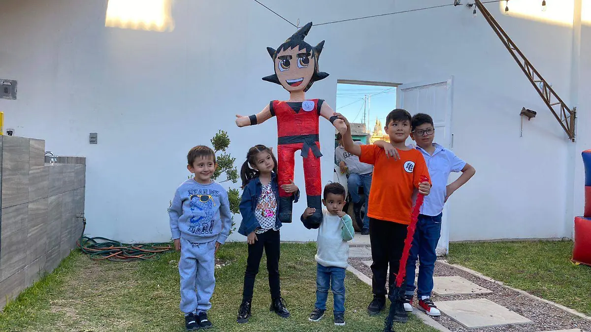 Con algunos de sus amiguitos