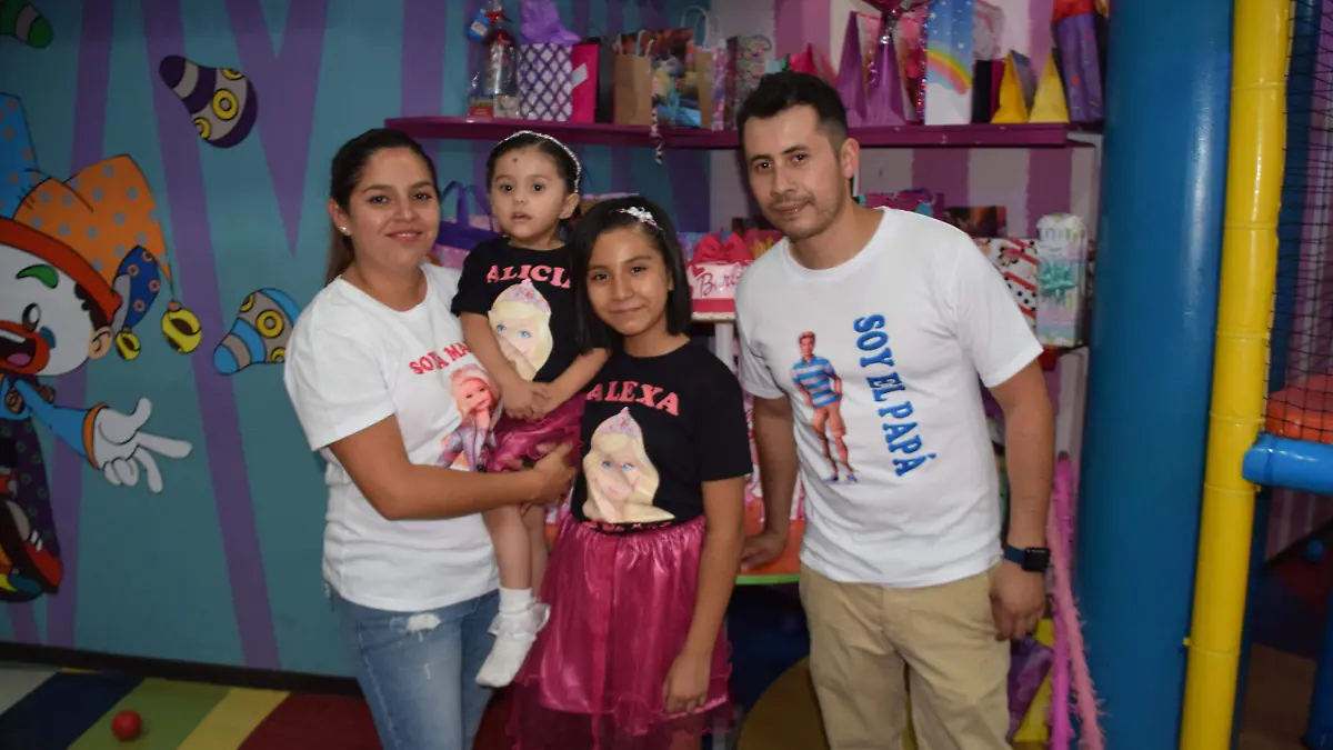 Magdalena Maldonado López y Luis Carlos Mercado García, padres de las festejadas