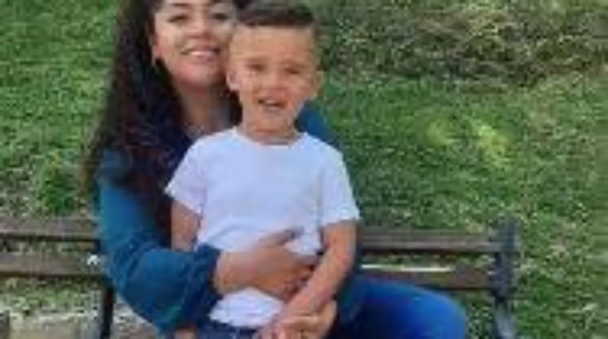 El festejado acompañado de su consentidora mami