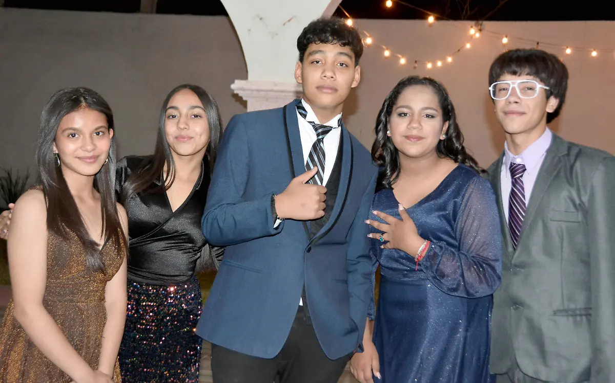 Chris Asael celebra sus XV años