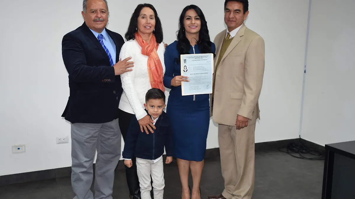 El Ing. Salvador García B., Ma. Guadalupe Cuevas S. y el Lic