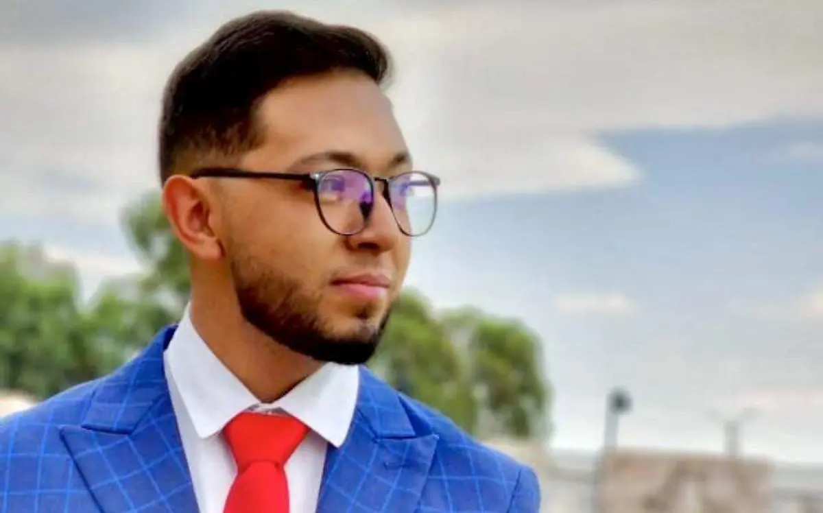 Juan Luis Cedillo se gradúa de médico general