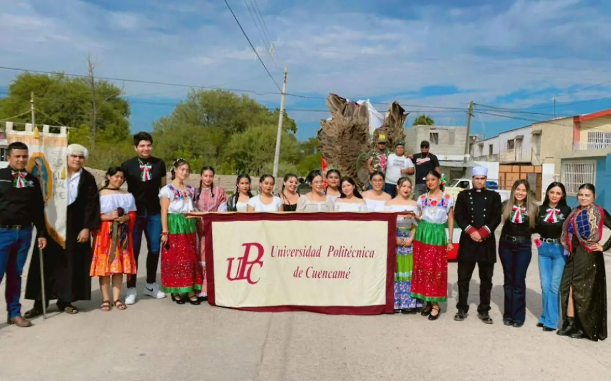 Universidad Politécnica de Cuencamé presente en el desfile