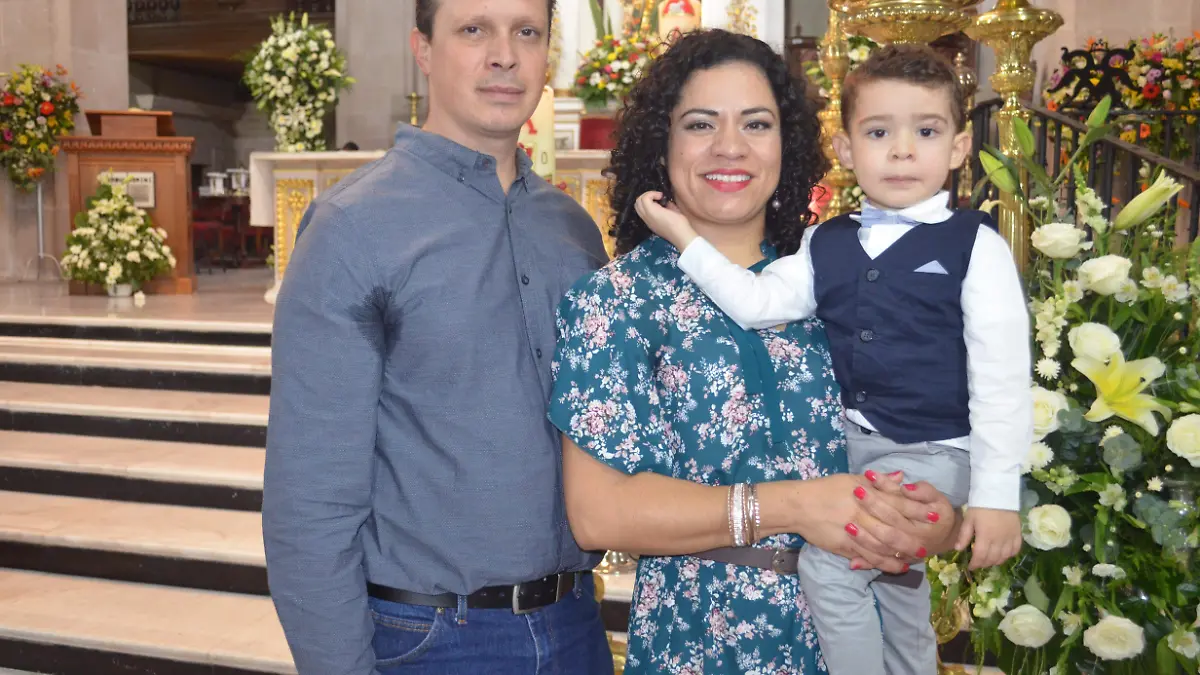 Alfonso Granados y Miriam Aguirre, padres del feliz celebrante