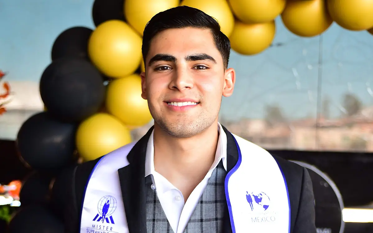 Max Serrato recibe banda de Mr. Supranational Durango 2023