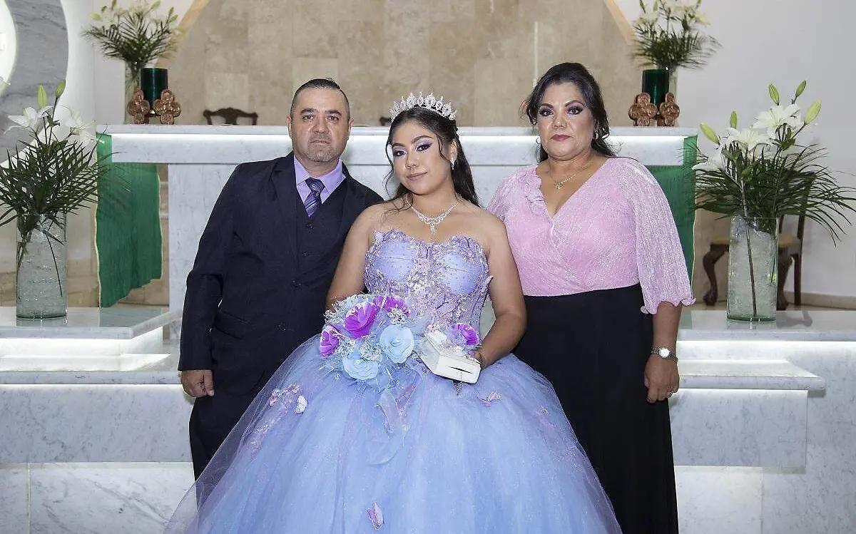 Silvano Saucedo Guerrero y Nelly Beatriz Serrato Vargas, papás de la linda quinceañera