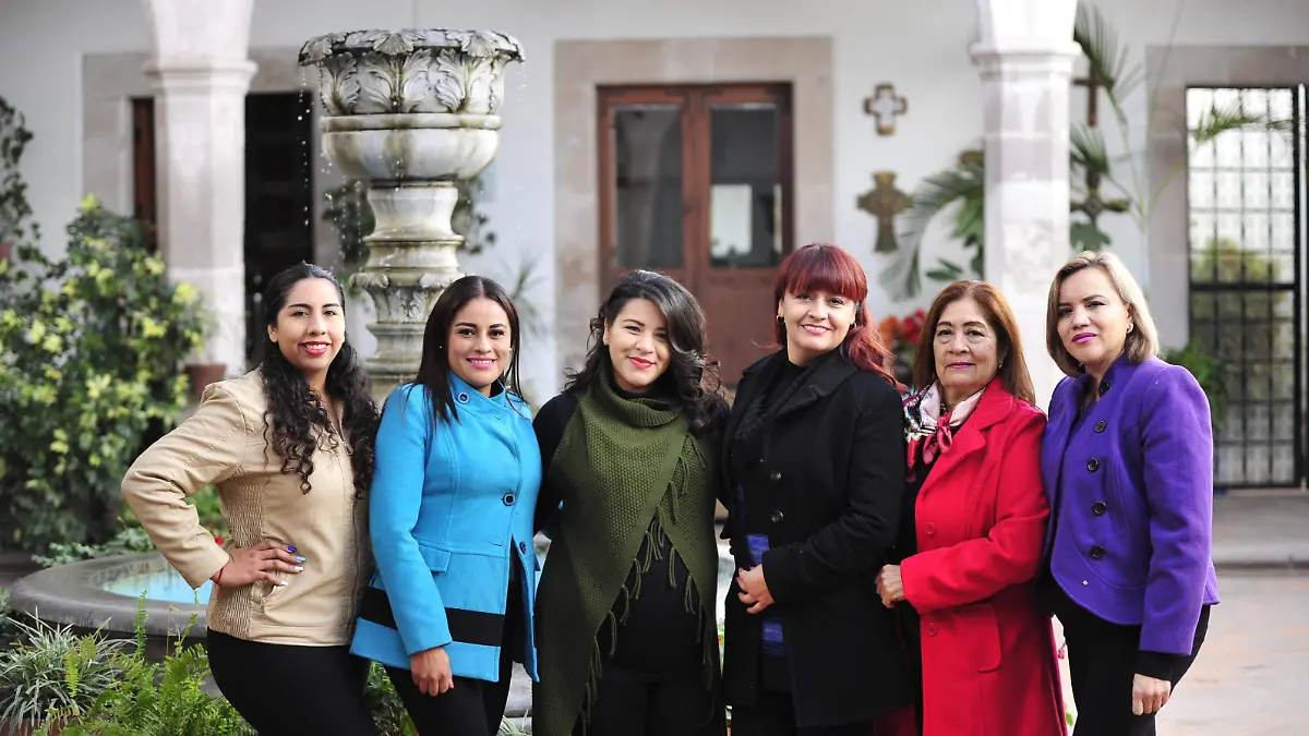 LA FESTEJADA 4-C COLOR