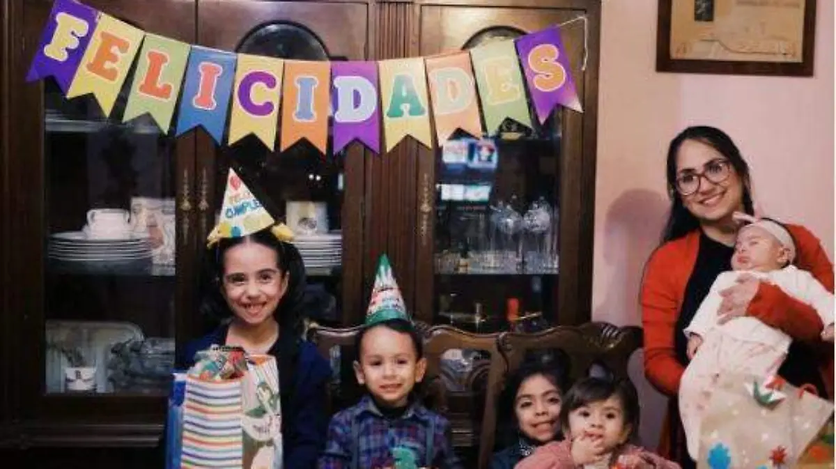 El guapito festejado con sus primitos