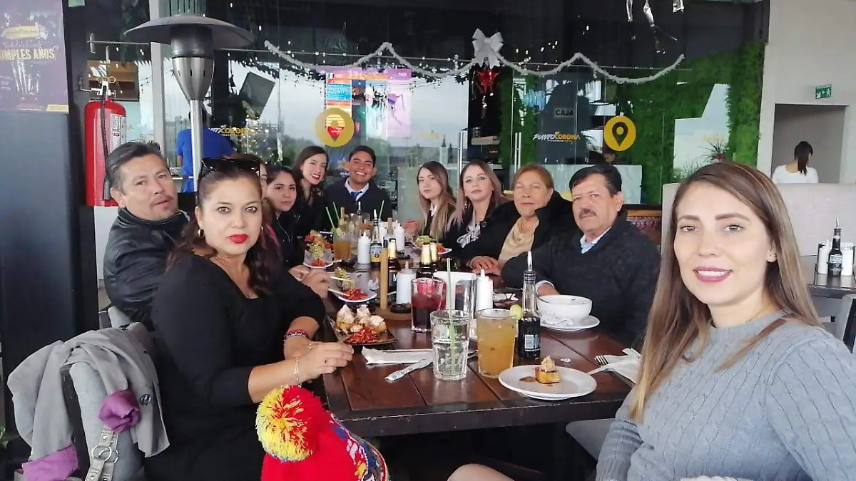 Festejó en céntrico restaurante, con una amena comida entre familiares y amigos, Jesús Eduardo