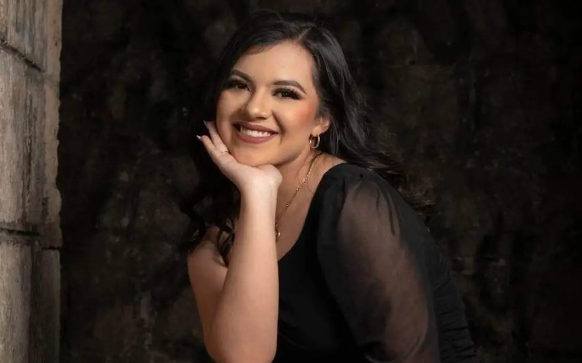 PIE DE FOTO 3 BELLA  Y ......