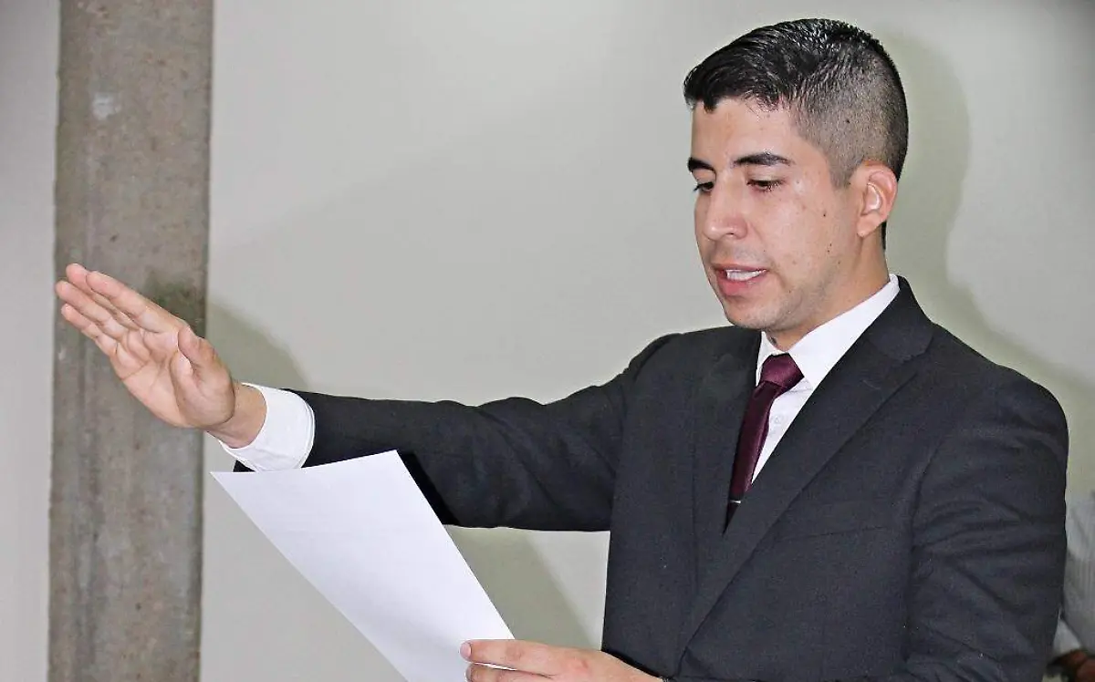 Presenta su examen profesional Elier Ignacio Herrera Delgado