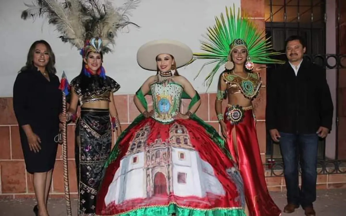 Presentan a las candidatas a reina en Peñón Blanco