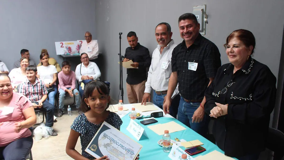 Realizan concurso de leyendas en las Poanas