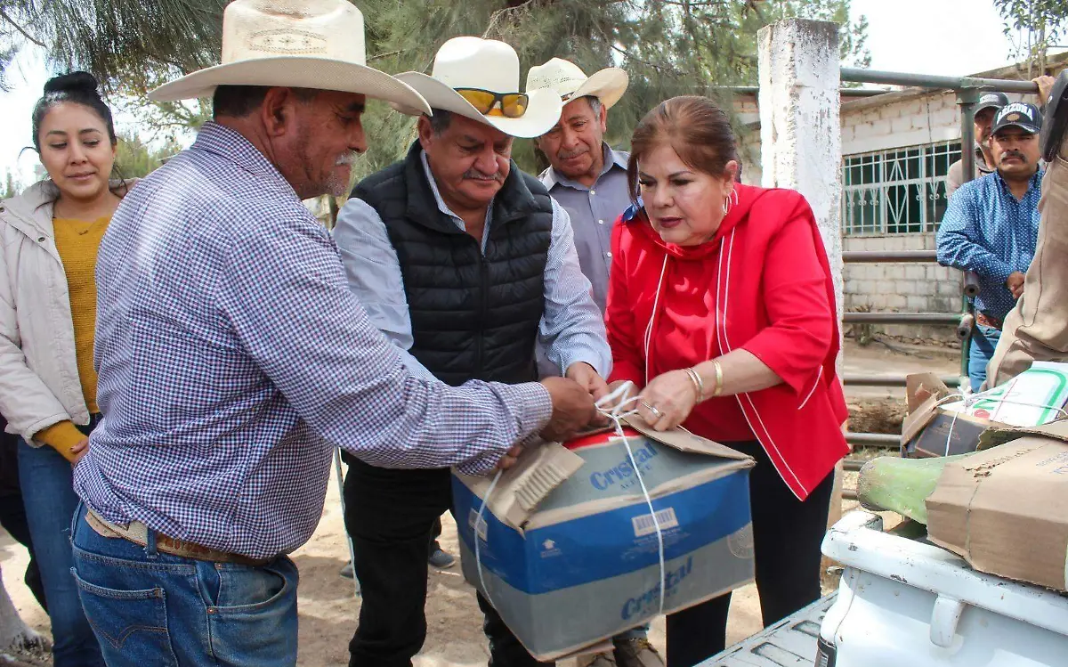 Entregan 140 paquetes de nopal en Poanas
