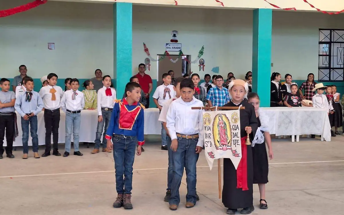 Colegio González y Valencia representó el Grito de Independencia