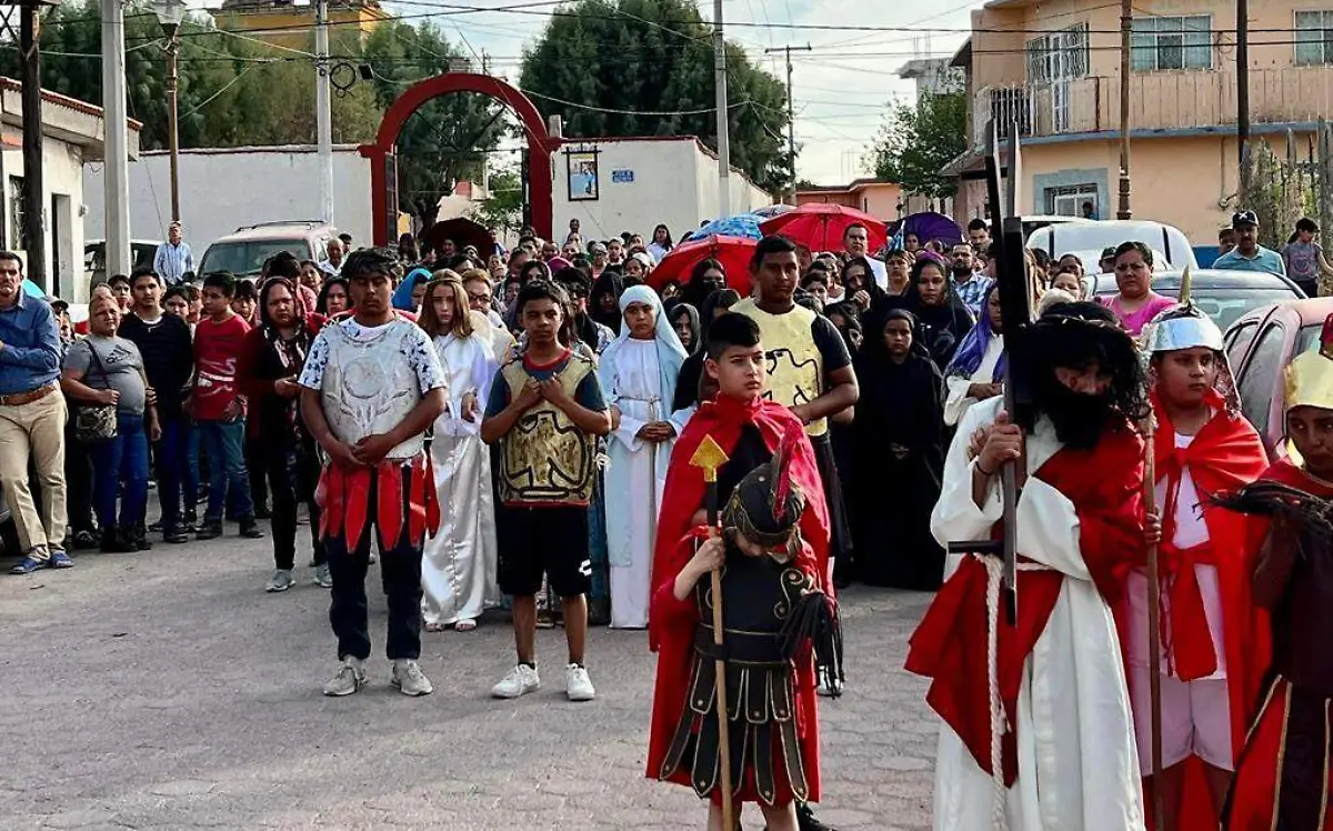 Realizan Viacrucis en Nombre de Dios