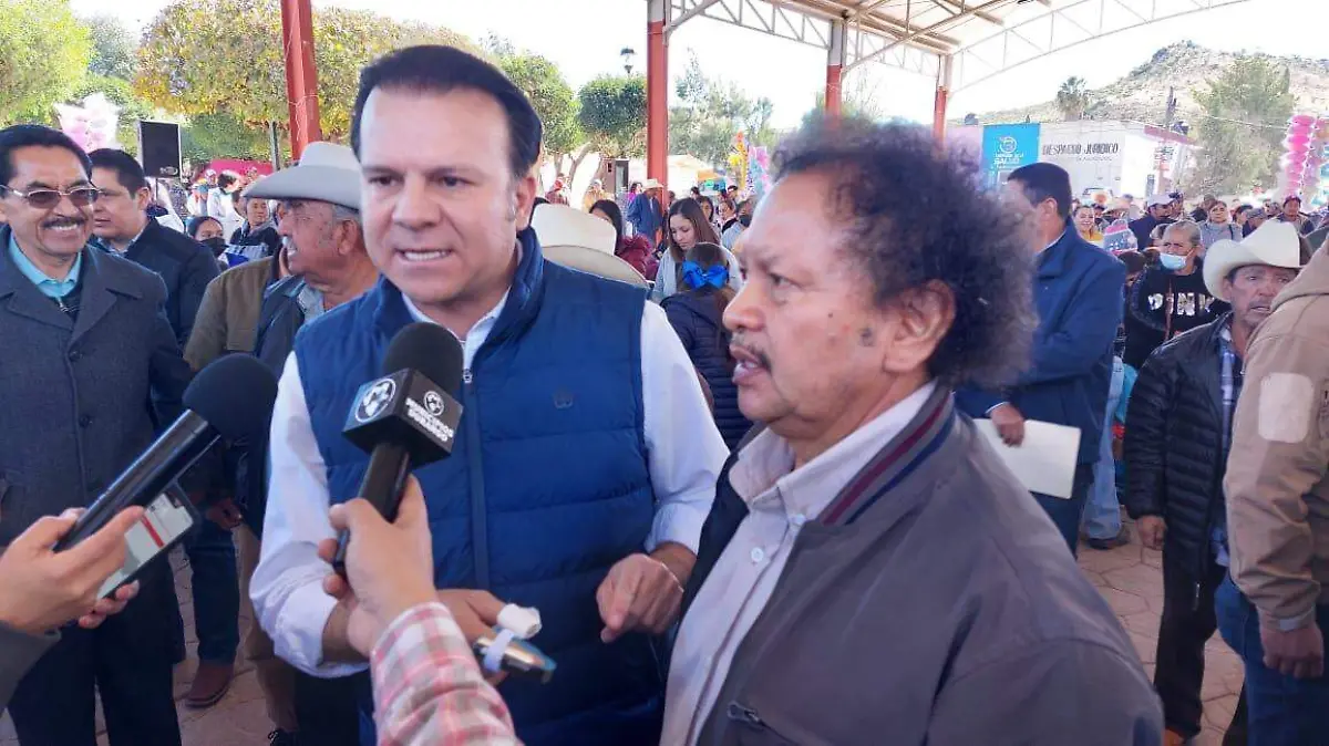 Entrega apoyos Rogelio Flores en Pánuco de Coronado
