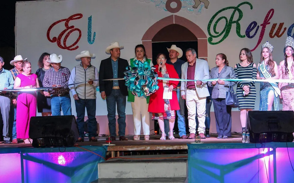 Coronación de la reina de la Feria del Refugio en Poanas, Durango