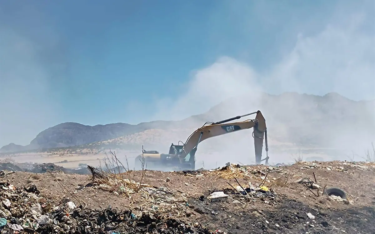 Controlan incendio de basurero en Canatlán